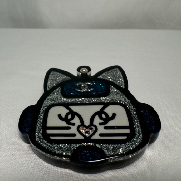 Chanel- CC Monogram Cat Brooch Pin Silver Blue & Silver Robot - Picture 4 of 7